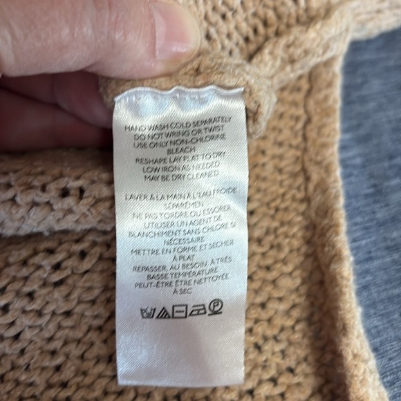 Urban Outfitters Women’s Size Medium Large Knit Oversized Tan Sweater - Picture 6 of 6